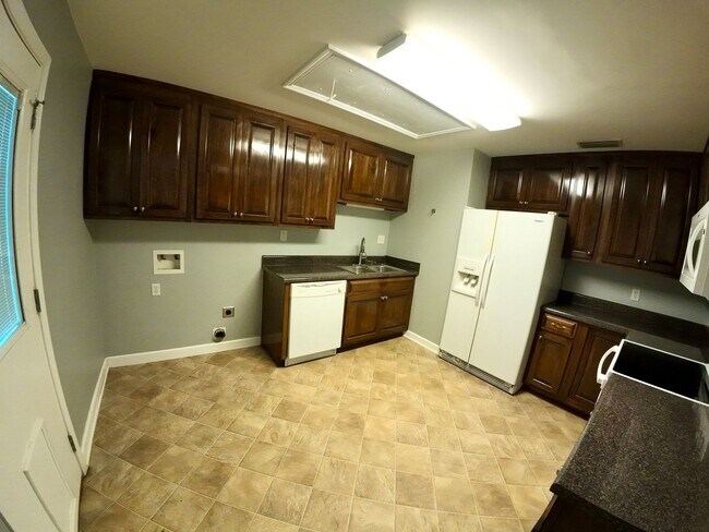 Building Photo - 3/1 Brick Home Near USA Campus w/ Carport & Fenced-In yard