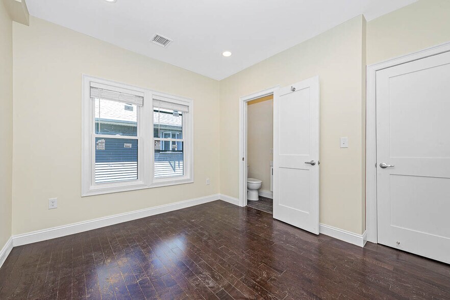 Building Photo - 70-72 Stanley Ave. Unit 72
