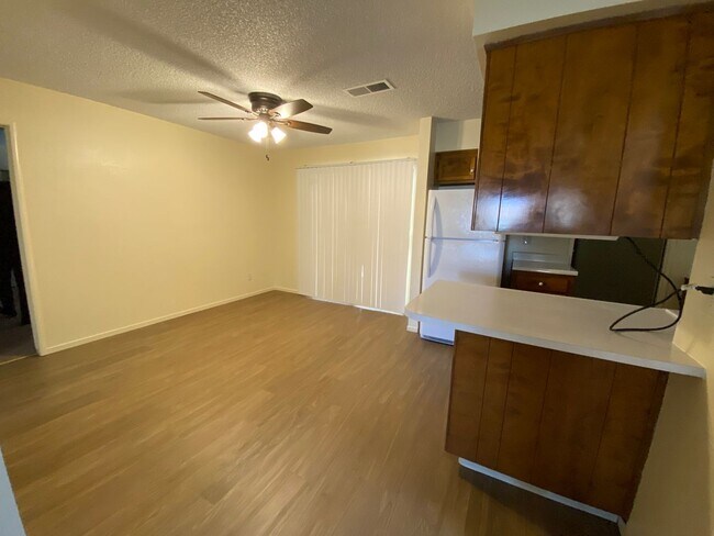 Building Photo - Cozy apartment for rent in Visalia