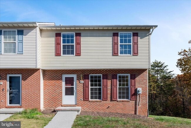 Building Photo - 400 Emily Ln