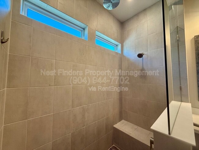 Building Photo - 10682 Aventura Dr