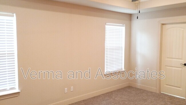 Building Photo - 2703 SW Ledbury Cove