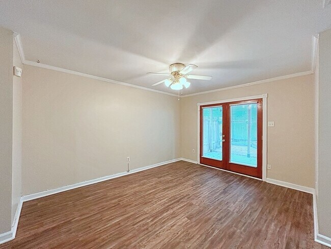 Building Photo - Prime 3 Bed, 2.5 Bath with Fireplace & Fenced Patio!