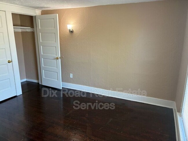 Building Photo - 2240 Lakeview Ave