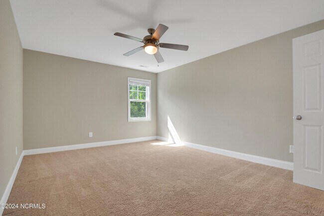 Building Photo - 428 Guppy Lp Rd