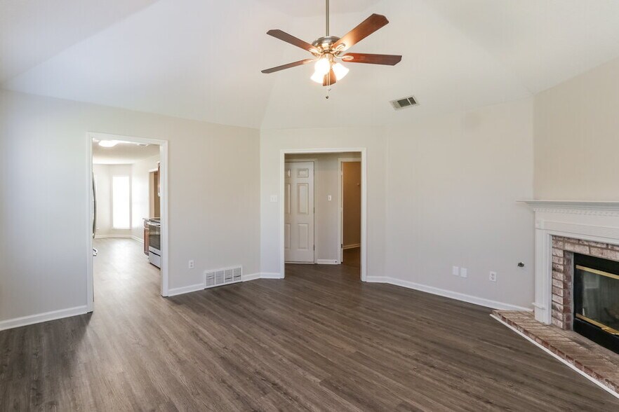 Building Photo - 10104 Cross Hill Dr