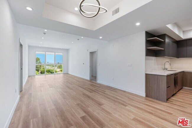 Building Photo - 1444 Rexford Dr