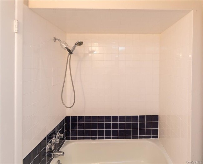 Building Photo - 15 Hoyt Rd