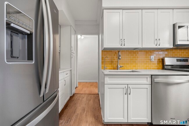 Building Photo - 444 Bedford St