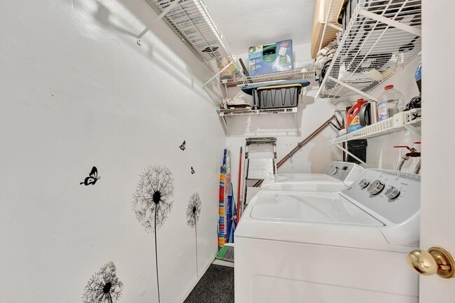 Building Photo - 1246 Johnson St