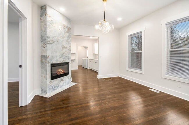 Building Photo - Lower Unit - Newly Constructed - 2 bed/2 b...