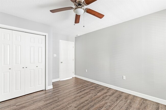 Building Photo - 520 E Defee Ave