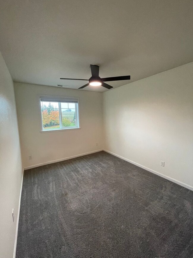 Building Photo - ** MOVE IN SPECIAL** 4 Bedroom House in Jefferson!