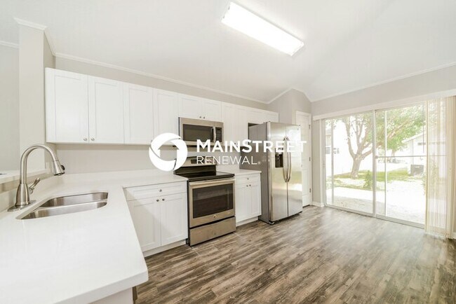 Building Photo - 3 Bedroom Pet-Friendly Home in Palmetto, FL with Main Street Renewal