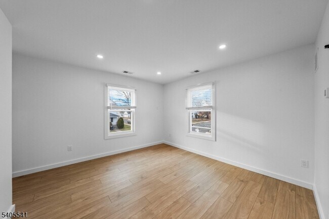 Building Photo - 80 Anderson St