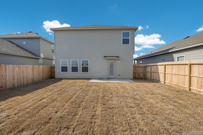 Building Photo - 4 Bedrooms 2 and 1/2 Baths