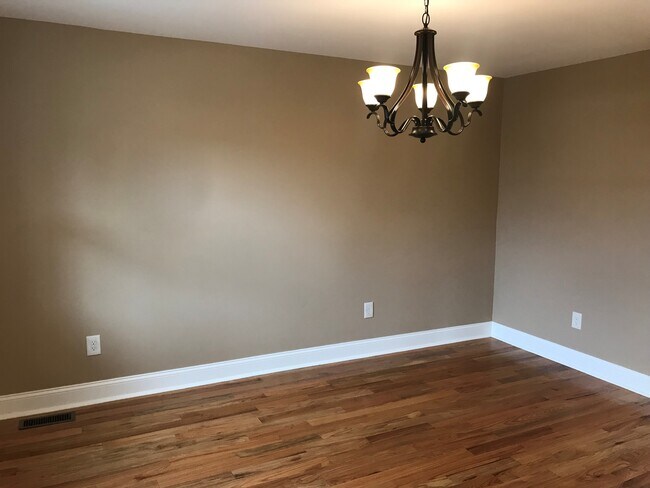 Building Photo - 1430 Simona Dr