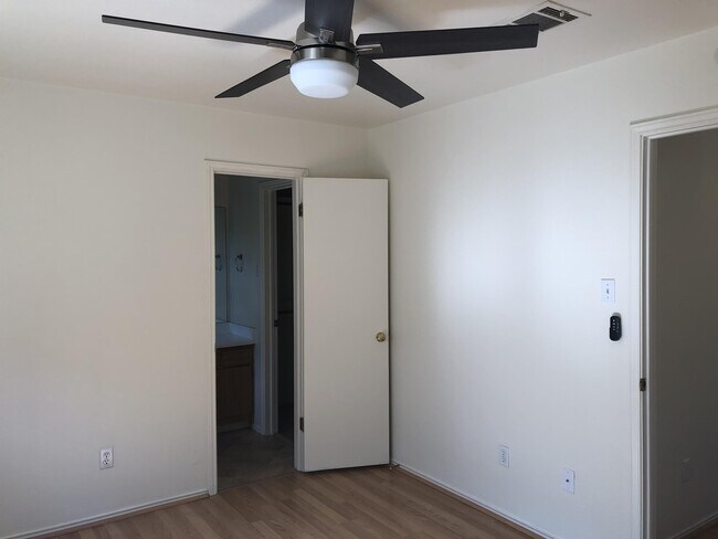 Building Photo - 9709 Sugar Hill Dr
