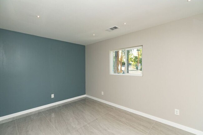 Building Photo - 6088 De La Rosa Ln