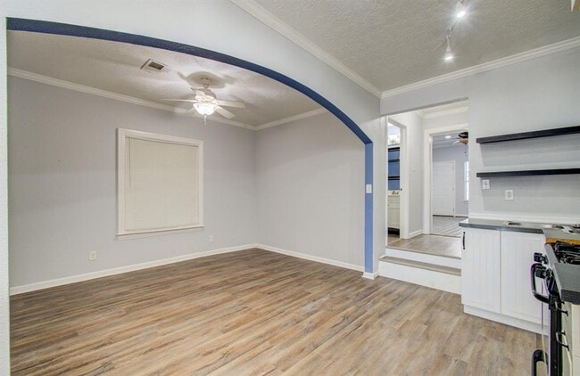 Building Photo - 2111 Summer St