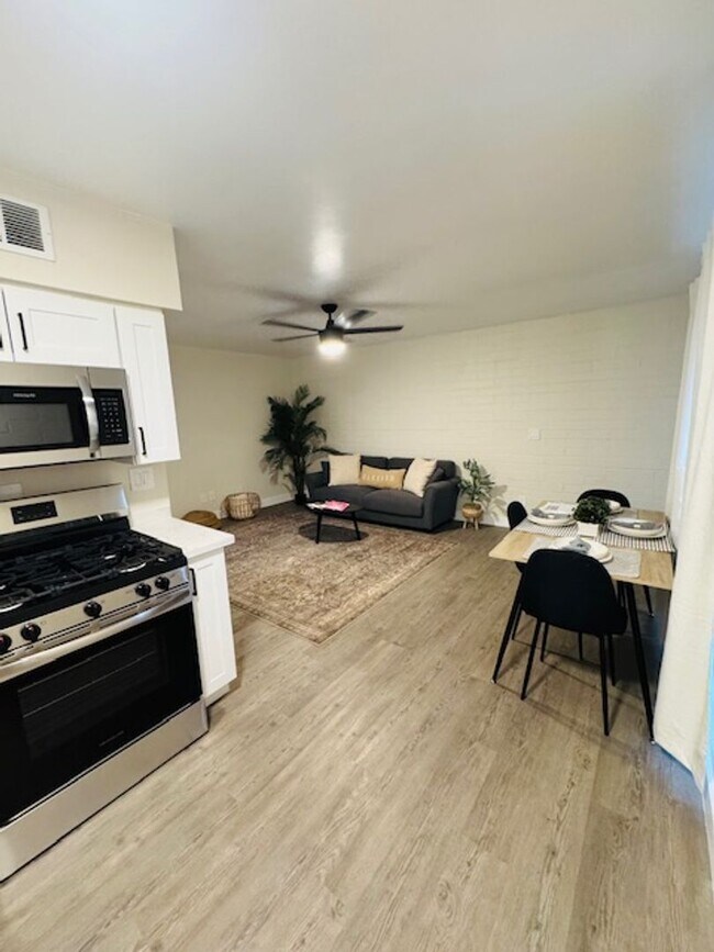 Building Photo - Sunnyslope Apartments
