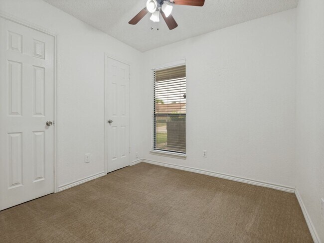 Building Photo - 3006 Post Oak Dr