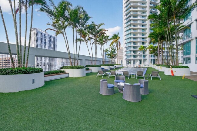 Building Photo - 92 SW 3rd St