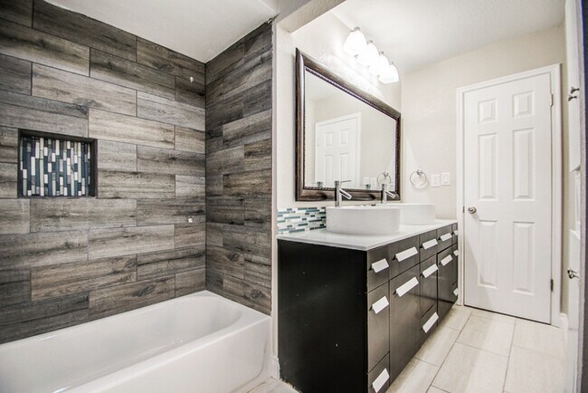 Building Photo - Beautifully remodeled corner 4/2 with pool...