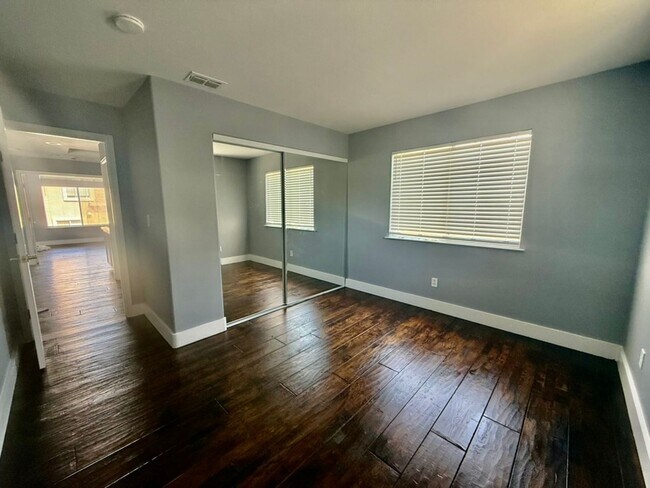 Building Photo - EPIC REA - Fully Renovated 5BR/3BA Home in Lone Tree Estates