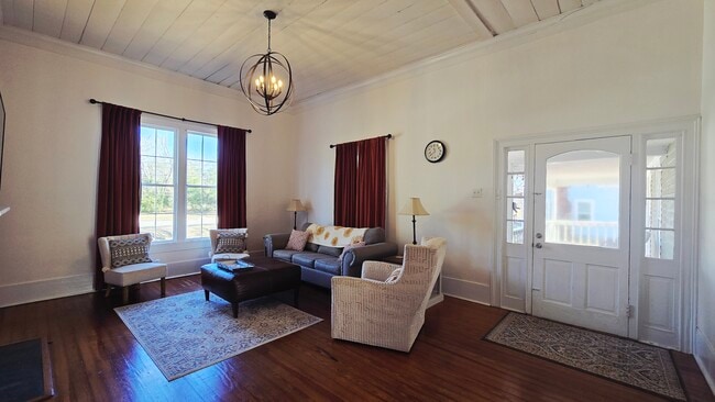 Building Photo - 13333 W Main St