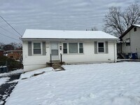 Building Photo - Adorable 2 Bedroom Home Available in Overland!