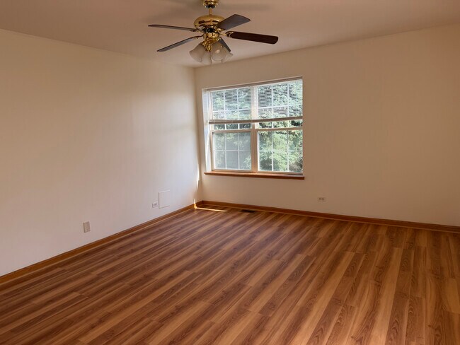 Building Photo - 211 Monarch Dr