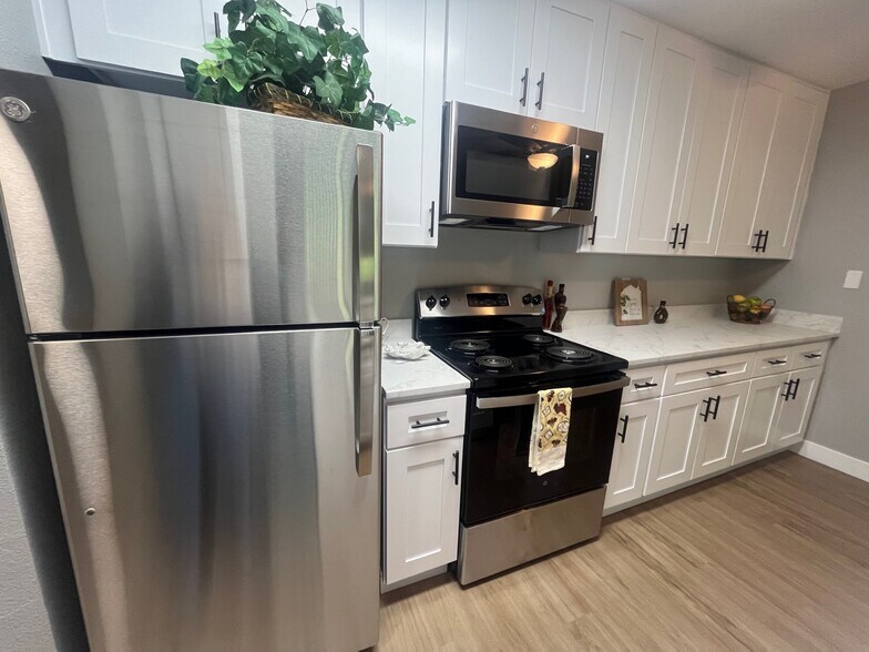 Building Photo - 941 Lewelling Blvd