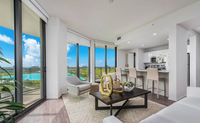 Building Photo - 2301 Laguna Cir