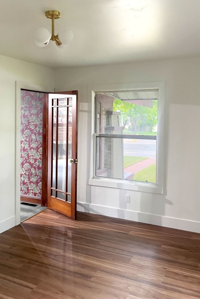 Building Photo - 735 S Main St