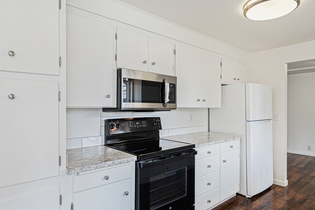 Building Photo - 4802 S 73rd St