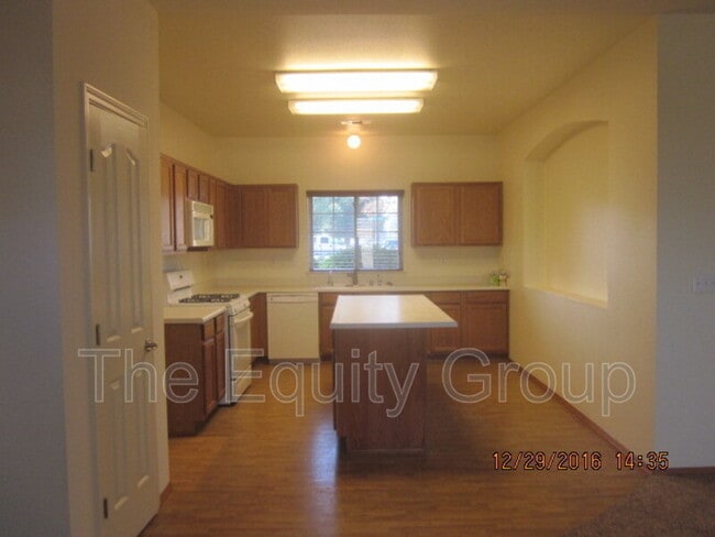Building Photo - 1100 S Rio Linda St