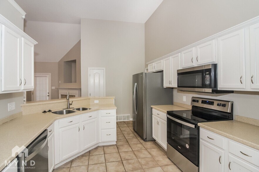 Building Photo - 10172 Lynham Dr