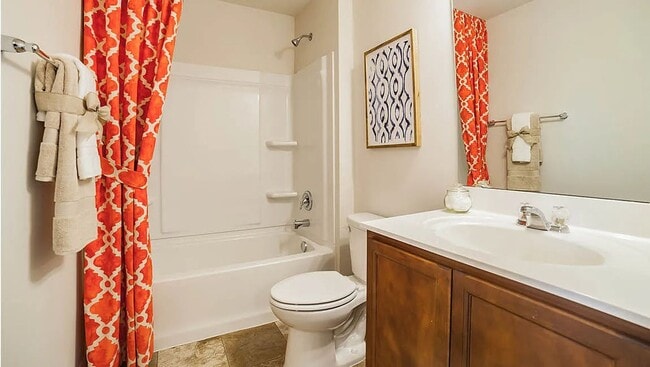 Building Photo - Modern 3BR/2.5BA Townhome in Trimble Meadows | LVP Floors | Stainless Kitchen + Island | Upstairs...