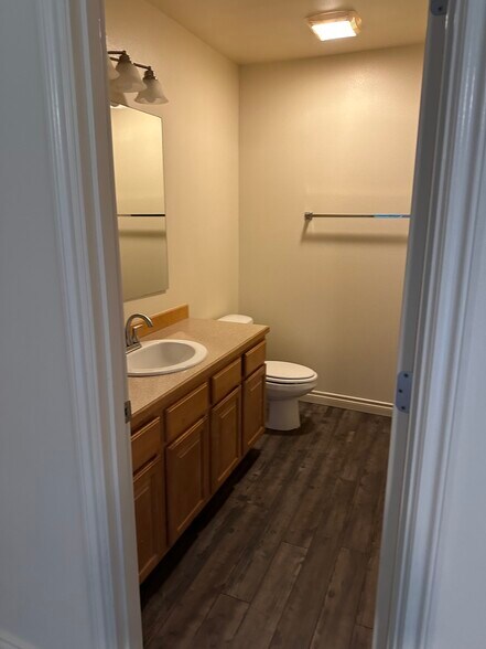 Master Suite Bathroom - 2843 S Avalon Cir