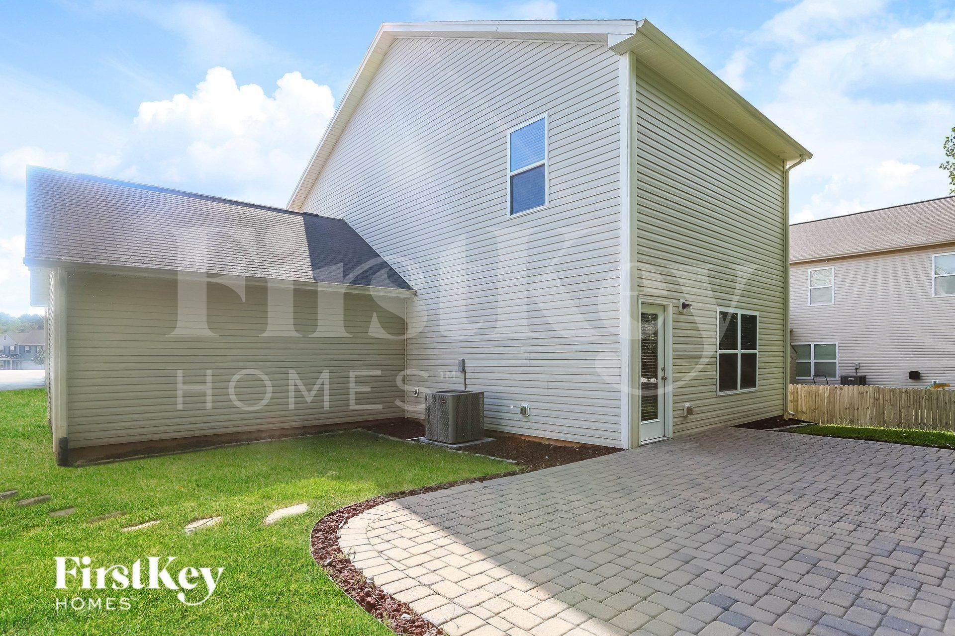 Building Photo - 303 Landis Oak Way