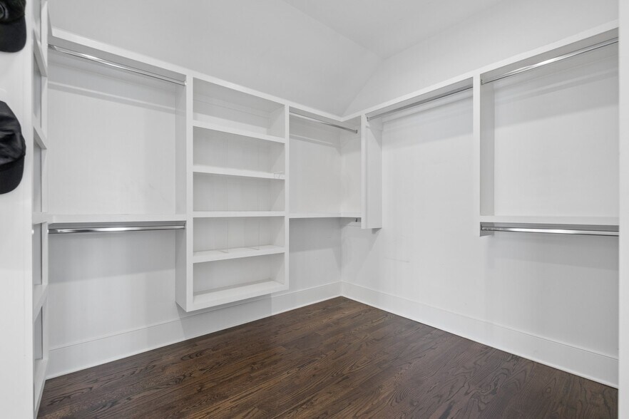 Building Photo - 625A Ries Ave