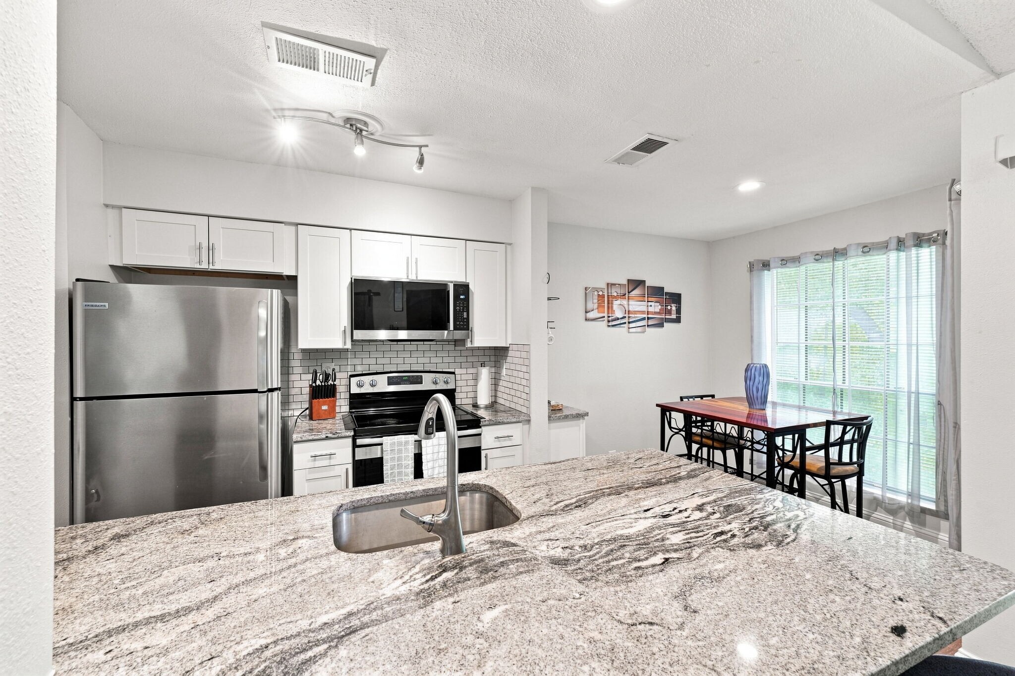 Building Photo - 8630 Mallard Reserve Dr