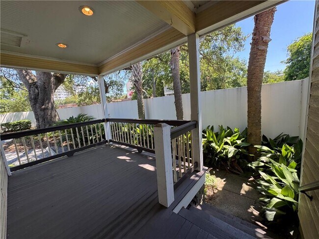 Building Photo - 808 Dauphin St