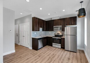 Building Photo - Reserves on Washington Park