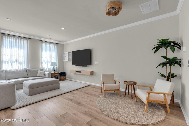 Building Photo - 22 Coburgh Dr