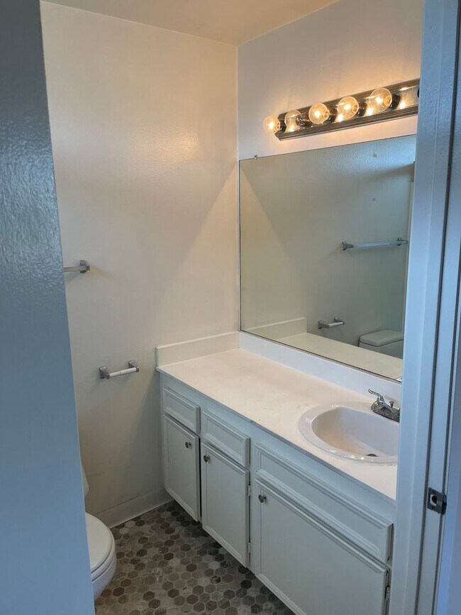 Building Photo - 3 Bed/ 2 Bath Clairemont Mesa