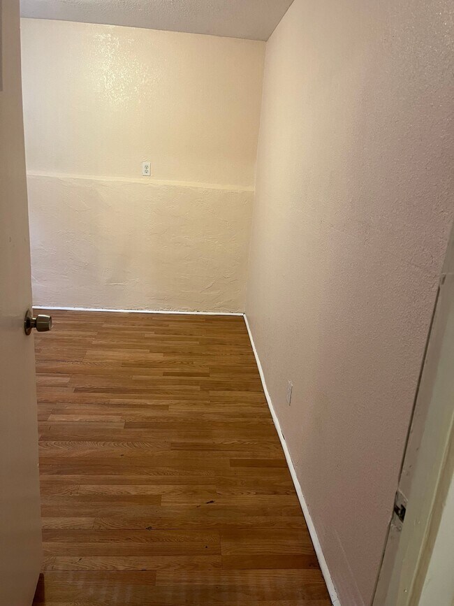 Building Photo - 767 Woodland Rd