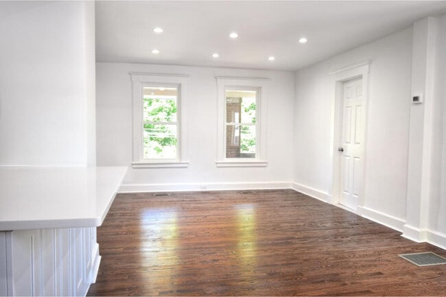 Building Photo - 149 Lake Ave