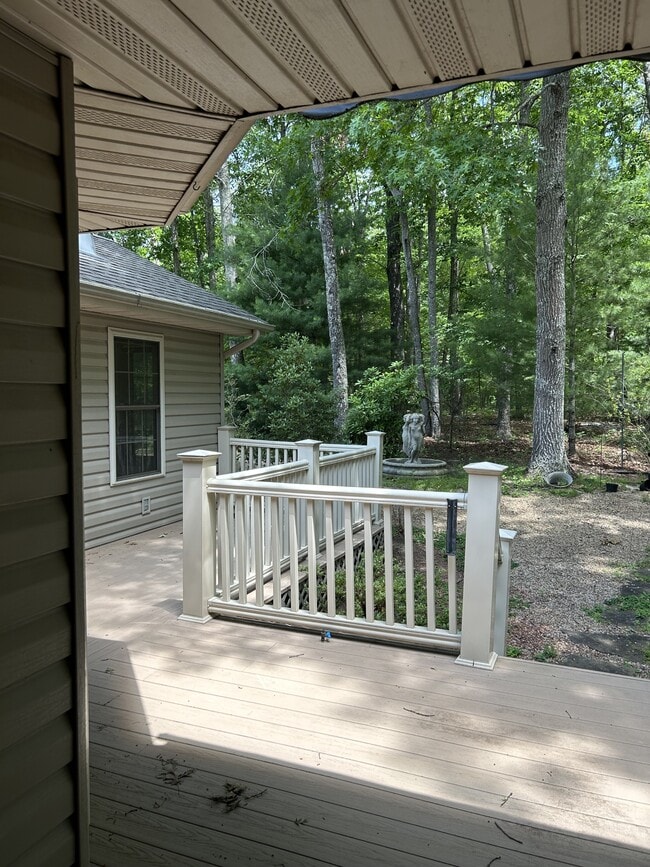 Building Photo - 129 Ivy Ln